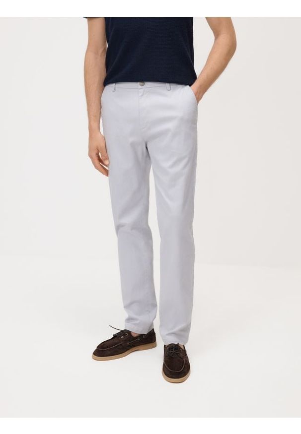 Reserved - Spodnie chino slim - lawendowy. Kolor: fioletowy. Materiał: bawełna, tkanina