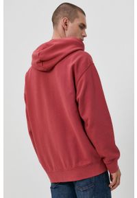 Levi's® - Levi's Bluza bawełniana męska kolor czerwony z kapturem gładka. Okazja: na spotkanie biznesowe, na co dzień. Typ kołnierza: kaptur. Kolor: czerwony. Materiał: bawełna. Wzór: gładki. Styl: casual, biznesowy #4
