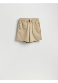Reserved - Bawełniane szorty jogger - beżowy. Kolor: beżowy. Materiał: bawełna #1