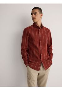 Reserved - Koszula regular fit z domieszką lnu - intenstywna czerwień. Kolor: czerwony. Materiał: len