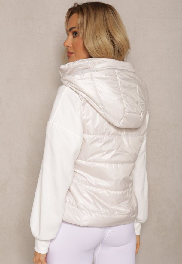 Renee - Biała Kamizelka z Odpinanym Kapturem i Ozdobnym Pikowaniem Akkendia. Kolor: biały