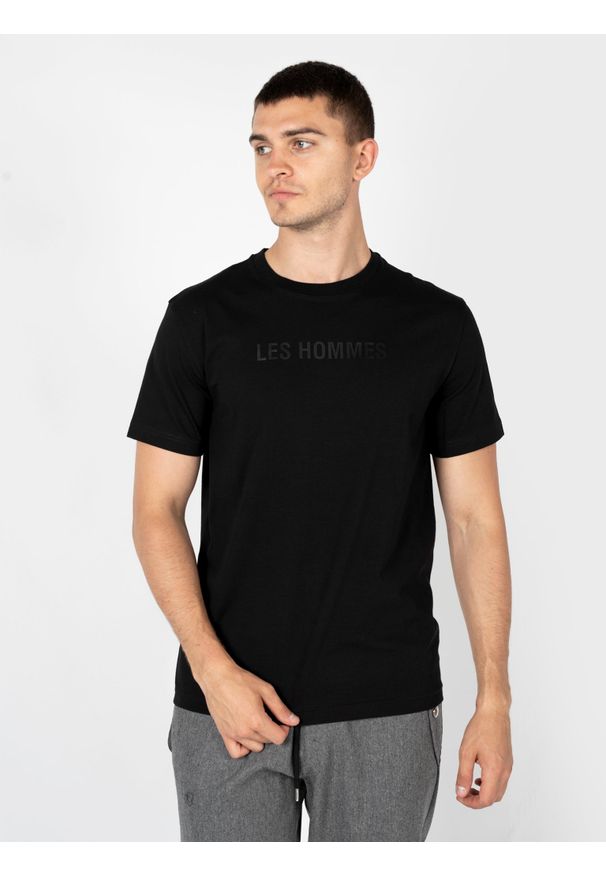Les Hommes T-Shirt "LH Logo" | LBT1026700F | Mężczyzna | Czarny. Kolor: czarny. Materiał: elastan, bawełna. Wzór: nadruk. Styl: klasyczny, elegancki