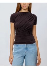 Reserved - T-shirt z ozdobnym marszczeniem - ciemnobrązowy. Kolor: brązowy. Materiał: dzianina. Wzór: gładki #1