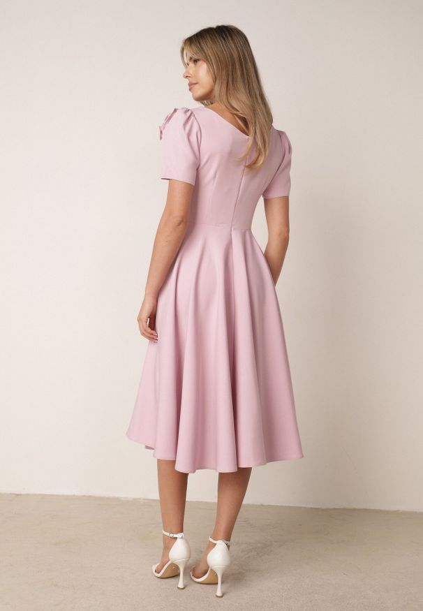 Born2be - Różowa Elegancka Rozkloszowana Sukienka z Kwiatem 3D Eugorus. Kolor: różowy. Wzór: kwiaty. Styl: elegancki