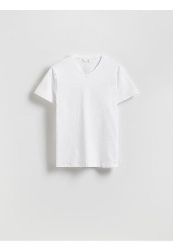 Reserved - T-shirt slim z dekoltem V - biały. Kolor: biały. Materiał: bawełna, dzianina
