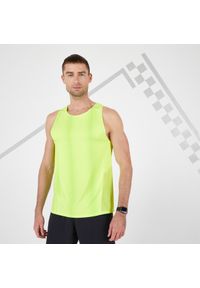 KIPRUN - Koszulka do biegania bez rękawów męska Kiprun Light. Kolor: żółty. Materiał: materiał, poliester, elastan, poliamid. Długość rękawa: bez rękawów. Sport: fitness