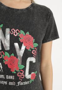 Born2be - Czarny T-shirt z Bawełny Ozdobiony Napisami i Kwiatami Savierele. Okazja: na co dzień. Kolor: czarny. Materiał: bawełna. Wzór: napisy, aplikacja, kwiaty. Styl: klasyczny, casual