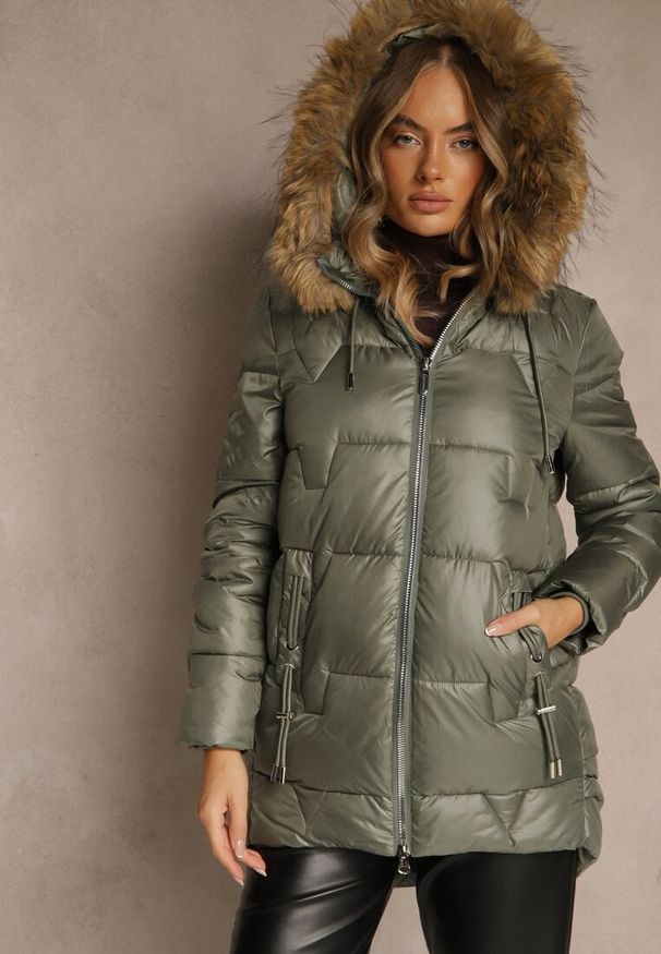 Renee - Zielona Kurtka z Pikowanymi Przeszyciami i Kapturem z Odpinanym Futrem Galenea. Okazja: na co dzień. Kolor: zielony. Materiał: futro. Styl: elegancki, casual