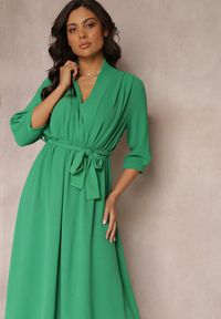 Renee - Zielona Sukienka Canopis. Typ kołnierza: dekolt kopertowy. Kolor: zielony. Materiał: tkanina, materiał. Typ sukienki: kopertowe. Styl: elegancki. Długość: midi #4