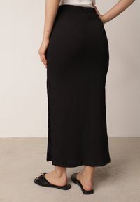Born2be - Czarna Prosta Spódnica z Rozcięciem z Boku ze Strukturalnej Tkaniny Orinelin. Okazja: do pracy, na co dzień. Kolor: czarny. Materiał: tkanina. Długość: długie. Styl: elegancki, casual #6