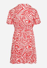 Born2be - Czerwono-Beżowa Sukienka Mini z Wiskozy w Abstrakcyjne Paski Ethikala. Kolor: czerwony. Materiał: wiskoza. Wzór: paski. Sezon: lato. Długość: mini #6