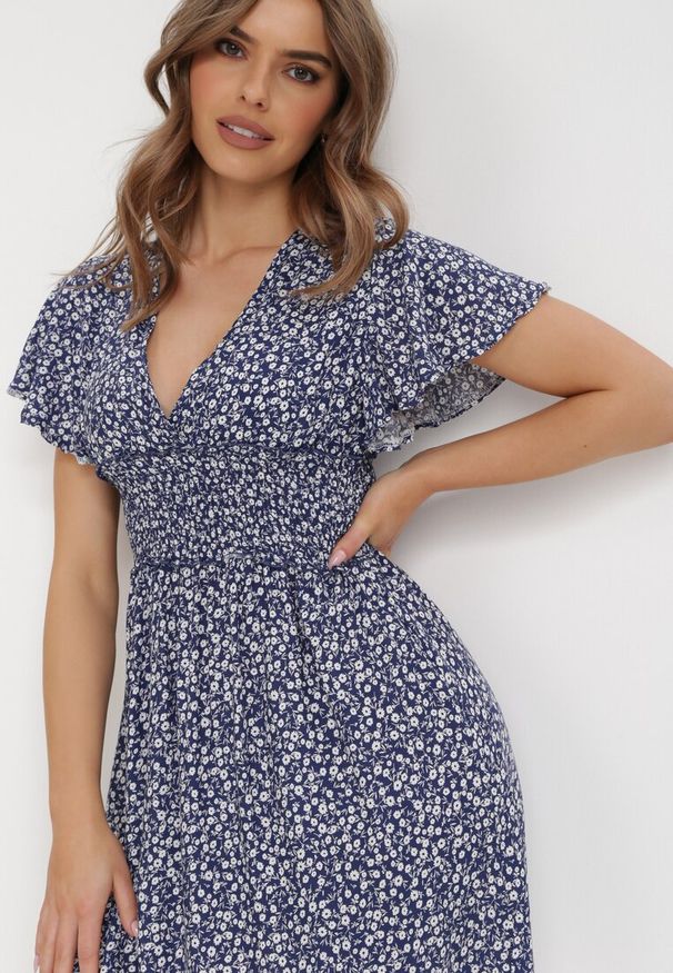 Born2be - Granatowa Sukienka Rhodochis. Kolor: niebieski. Długość rękawa: krótki rękaw. Wzór: kwiaty. Sezon: lato. Długość: mini