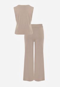 Renee - Jasnobrązowy Komplet z Wiskozą Szerokie Spodnie i Kamizelka z Aplikacjami 3D Hirimi. Kolor: brązowy. Materiał: wiskoza. Wzór: aplikacja #3