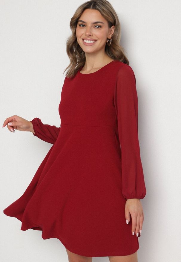 Born2be - Bordowa Sukienka o Rozkloszowanym Kroju z Półtransparentnymi Rękawami Edalinne. Okazja: do pracy, na co dzień. Kolor: czerwony. Materiał: skóra. Typ sukienki: proste. Styl: elegancki, casual