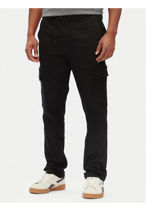 Pepe Jeans Spodnie materiałowe PM211725 Czarny Slim Fit. Kolor: czarny. Materiał: bawełna, syntetyk