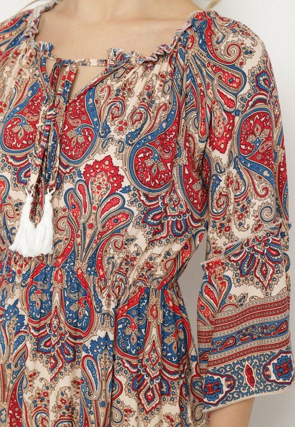 Born2be - Czerwona Rozkloszowana Sukienka Bawełniana we Wzór Paisley z Chwostami Elliassa. Okazja: na co dzień. Kolor: czerwony. Materiał: bawełna. Wzór: paisley. Styl: casual