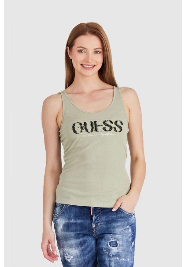 Guess - GUESS Jasnozielony top damski z logo z koralików, Rozmiar M. Kolor: zielony. Materiał: prążkowany, bawełna. Wzór: nadruk