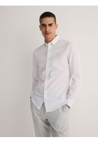 Reserved - Koszula slim fit - biały. Kolor: biały. Materiał: tkanina, bawełna