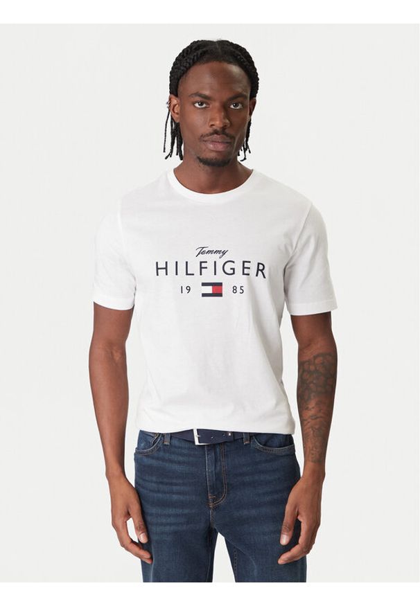 TOMMY HILFIGER - Tommy Hilfiger T-Shirt Brand Love MW0MW41455 Biały Regular Fit. Kolor: biały. Materiał: bawełna
