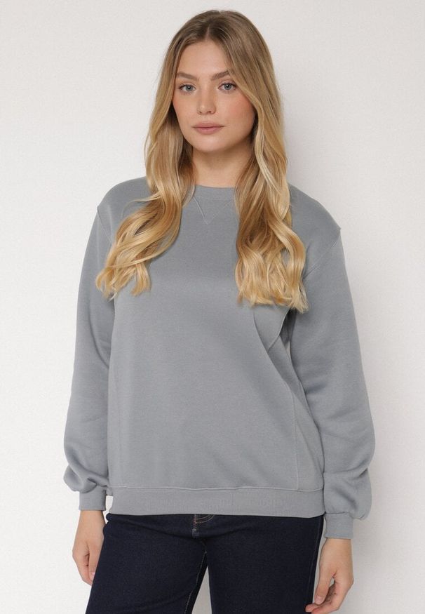 Born2be - Szara Bluza z Bawełną Ozdobiona Przeszyciami Fezoria. Okazja: na co dzień. Kolor: szary. Materiał: bawełna. Wzór: aplikacja. Styl: casual, klasyczny