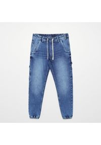Cropp - Jeansowe joggery - Niebieski. Kolor: niebieski. Materiał: jeans #1