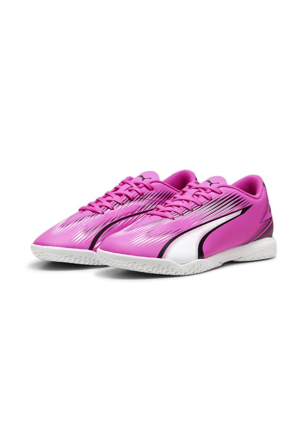 Buty piłkarskie Puma Ultra Play IT. Kolor: wielokolorowy, biały, różowy, czarny. Materiał: syntetyk. Szerokość cholewki: normalna. Wzór: nadruk. Sport: piłka nożna