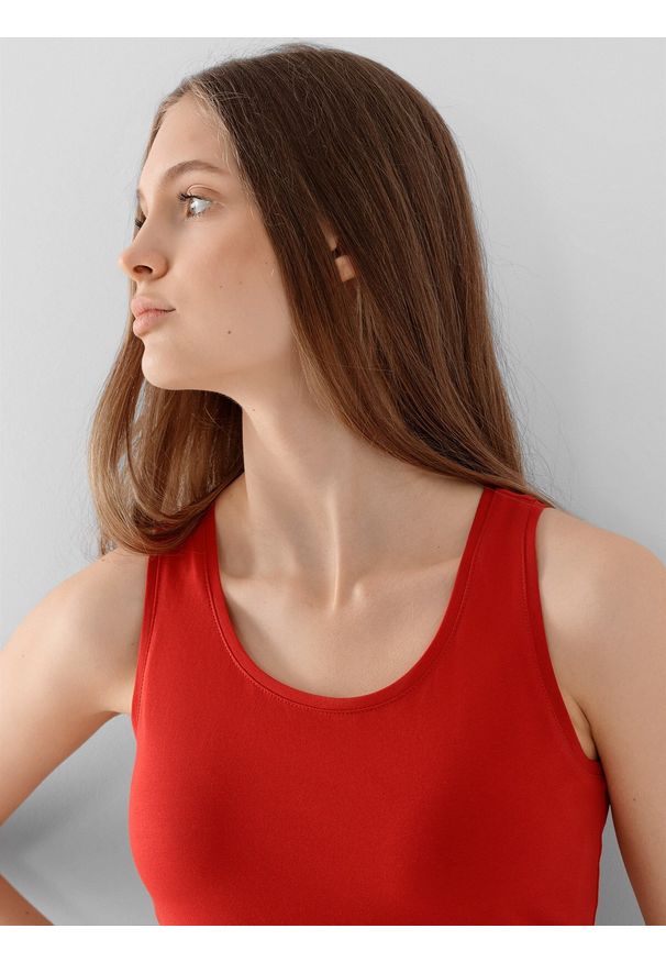 4f - 4F Top slim gładki damski - czerwony S. Kolor: czerwony. Materiał: dzianina, materiał, jersey, bawełna, elastan. Długość rękawa: na ramiączkach. Wzór: gładki