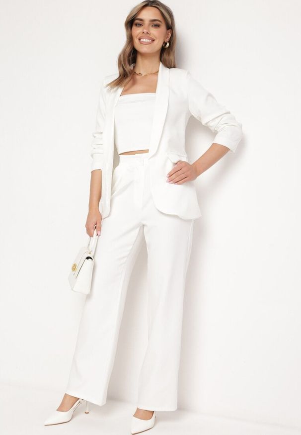 Born2be - Biała Elegancka Marynarka z Rękawami 7/8 i Ozdobnymi Klapami Novse. Okazja: na co dzień, na spotkanie biznesowe. Kolor: biały. Materiał: poliester. Styl: elegancki