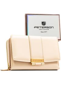 Poziomy portfel damski wykonany z lakierowanej skóry ekologicznej w beżowym kolorze - Peterson. Kolor: beżowy. Materiał: lakier, skóra ekologiczna. Wzór: gładki #1
