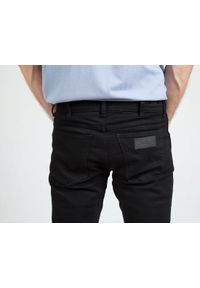 Wrangler - WRANGLER LARSTON MĘSKIE SPODNIE JEANSOWE BACK TO BLACK W18SHPP40 112319117 #5