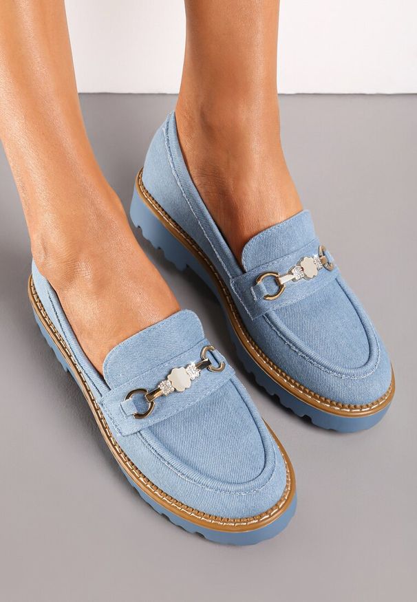 Renee - Niebieskie Mokasyny Klemia. Okazja: na co dzień. Kolor: niebieski. Materiał: satyna. Wzór: aplikacja. Styl: klasyczny, elegancki, casual