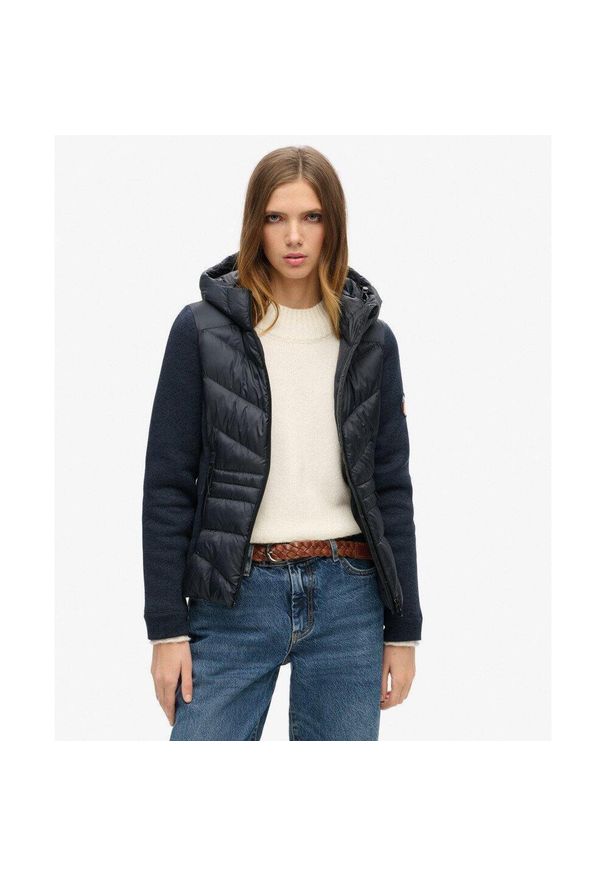 Superdry - Kurtka hybrydowa z kapturem Storm Knit od SUPERDRY. Typ kołnierza: kaptur. Kolor: niebieski. Długość rękawa: długi rękaw. Styl: elegancki