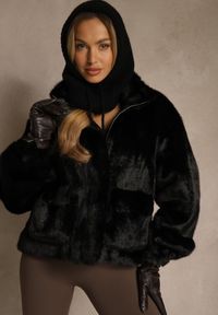 Renee - Czarna Kurtka Futerko z Ozdobnymi Kieszeniami Vetiline. Okazja: na co dzień. Kolor: czarny. Materiał: futro. Styl: casual #3