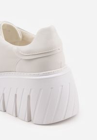 Renee - Białe Sneakersy VICES na Platformie Typu Chunky Tassi. Zapięcie: sznurówki. Kolor: biały. Materiał: jeans, dzianina. Obcas: na platformie #6