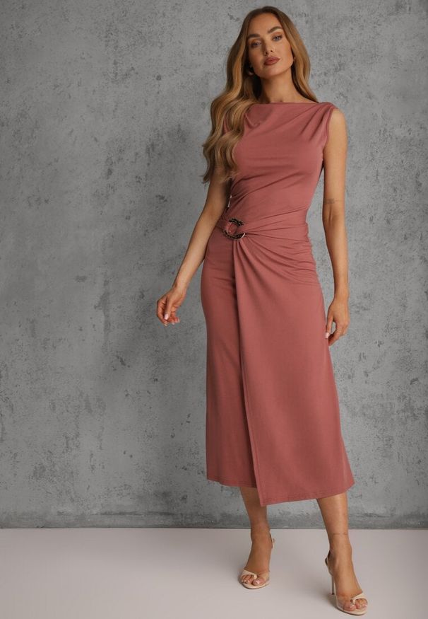 Renee - Różowa Dopasowana Sukienka Elegancka z Aplikacją w Talii Corope. Kolor: różowy. Wzór: aplikacja. Styl: elegancki