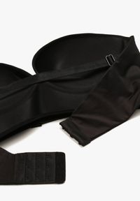 Renee - Czarny Usztywniany Biustonosz Miseczka C Push Up Wykończony Dodatkowym Ramiączkiem Evias. Kolor: czarny. Rodzaj stanika: push-up #7