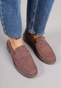 Renee - Brązowe Mokasyny Vices Ozdobione Przeszyciami Racce. Okazja: na co dzień. Kolor: brązowy. Materiał: jeans. Wzór: aplikacja. Styl: klasyczny, wizytowy, casual, elegancki #5
