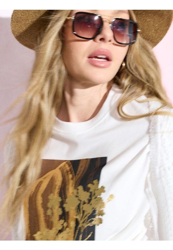 Sinsay - Bawełniana koszulka z nadrukiem - biały. Kolor: biały. Materiał: bawełna. Wzór: nadruk