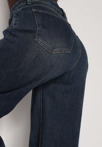 Born2be - Granatowe Szerokie Jeansy Barrel Fit z Wysokim Stanem Delennia. Stan: podwyższony. Kolor: niebieski. Styl: elegancki