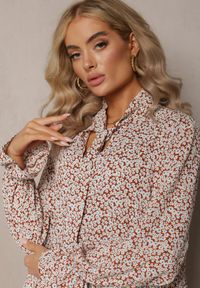 Renee - Brązowo-Biała Sukienka Pherone. Kolor: biały. Materiał: zamsz. Wzór: aplikacja, kwiaty. Styl: elegancki. Długość: maxi #4