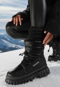 Born2be - Czarne Śniegowce Mouset. Okazja: na co dzień. Nosek buta: okrągły. Zapięcie: zamek. Kolor: czarny. Materiał: materiał. Szerokość cholewki: normalna. Sezon: zima. Styl: casual #1