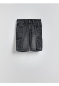 Reserved - Jeansowe szorty cargo - czarny. Kolor: czarny. Materiał: jeans