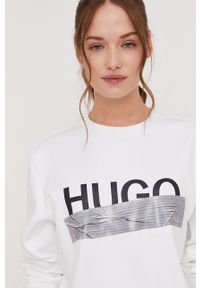 Hugo - Bluza bawełniana z kolekcji urodzinowej. Okazja: na urodziny. Typ kołnierza: bez kaptura. Kolor: biały. Materiał: bawełna. Wzór: nadruk. Styl: casual #7