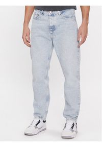 Tommy Jeans Jeansy Isaac DM0DM17915 Niebieski Tapered Fit. Kolor: niebieski