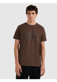 4f - 4F T-shirt regular z nadrukiem męski - beżowy S. Okazja: na co dzień. Kolor: beżowy. Materiał: skóra, materiał, bawełna. Wzór: nadruk. Styl: casual