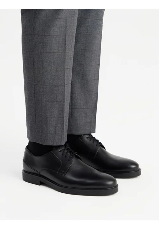 Ryłko - Czarne półbuty męskie sznurowane. Kolor: czarny. Materiał: skóra. Styl: street