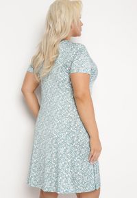 Born2be - Zielona Sukienka w Drobne Kwiatki z Krótkim Rękawem z Wiskozy Cilarnid. Kolor: zielony. Materiał: wiskoza. Długość rękawa: krótki rękaw. Wzór: kwiaty #6