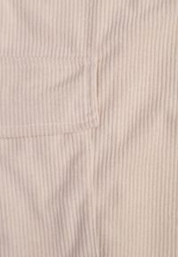 Born2be - Beżowe Spodnie w Stylu Cargo z Wysokim Stanem Belseli. Okazja: na co dzień. Stan: podwyższony. Kolor: beżowy. Styl: casual #5