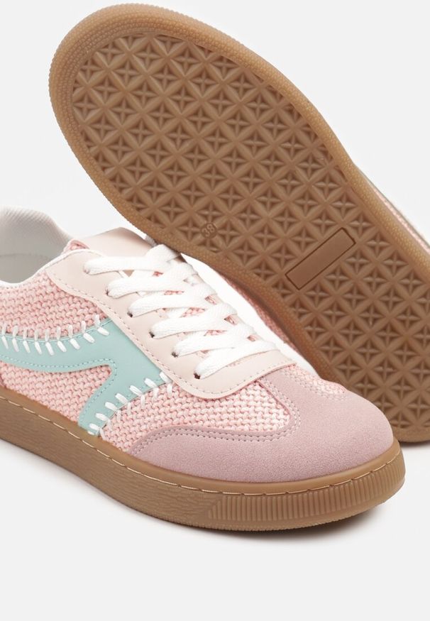 Renee - Różowe Sneakersy w Stylu Klasycznych Tenisówek Zdobione Przeszyciami i Tweedem Koriznne. Okazja: na co dzień, na spotkanie biznesowe. Nosek buta: okrągły. Kolor: różowy. Materiał: jeans. Szerokość cholewki: normalna. Wzór: aplikacja