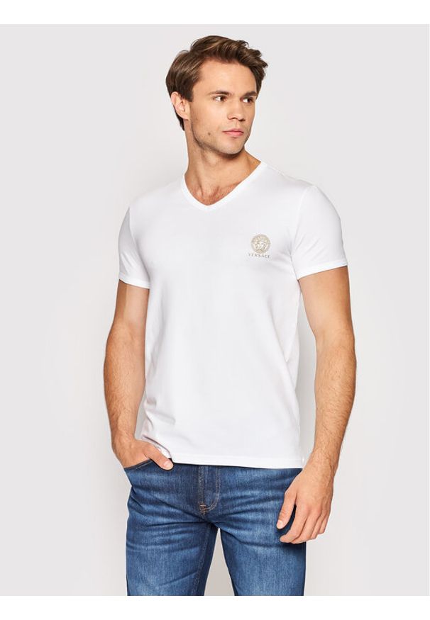 VERSACE - Versace T-Shirt Scollo AUU01004 Biały Regular Fit. Kolor: biały. Materiał: bawełna